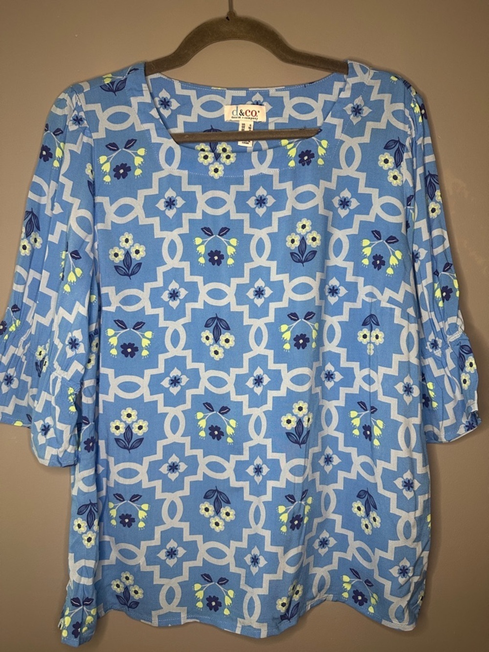 d & co. Top Size M floral lightweight cottagecore office spring summer casual